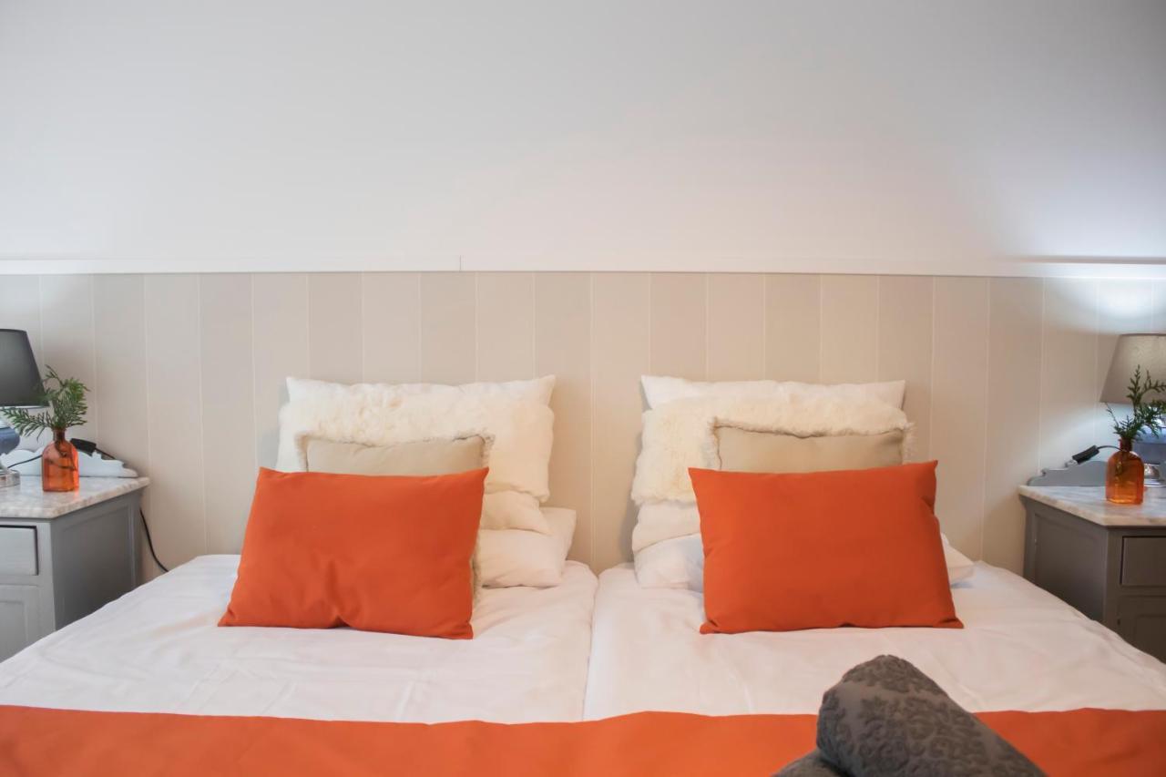 Luxury Singular Apartamento 4 Dormitorios ซานติอาโก เด กอมโปสเตลา ภายนอก รูปภาพ